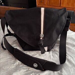 Black CRUMPLER Soupandsalad Messenger crossbody Bag with White Stripe, GUC